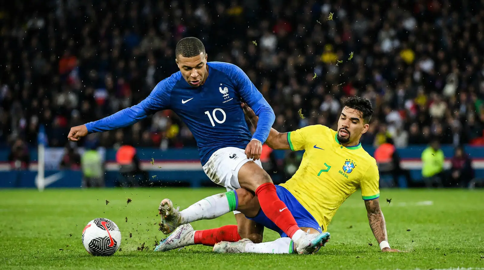 Fußballspiel der WM 2026 Gruppenphase mit zwei Nationalmannschaften